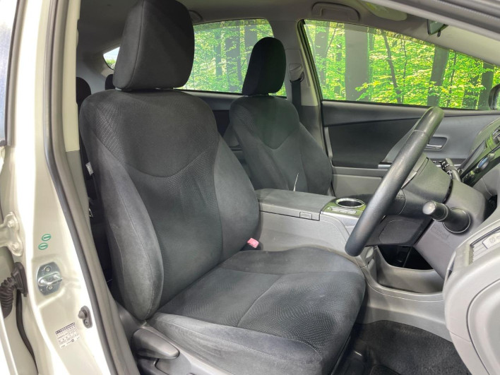 2014 Toyota Prius α DAA-ZVW41W (UW-6a1510274382c)[14]