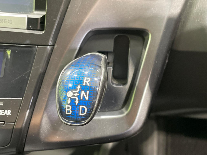 2014 Toyota Prius α DAA-ZVW41W (UW-6a1510274382c)[26]