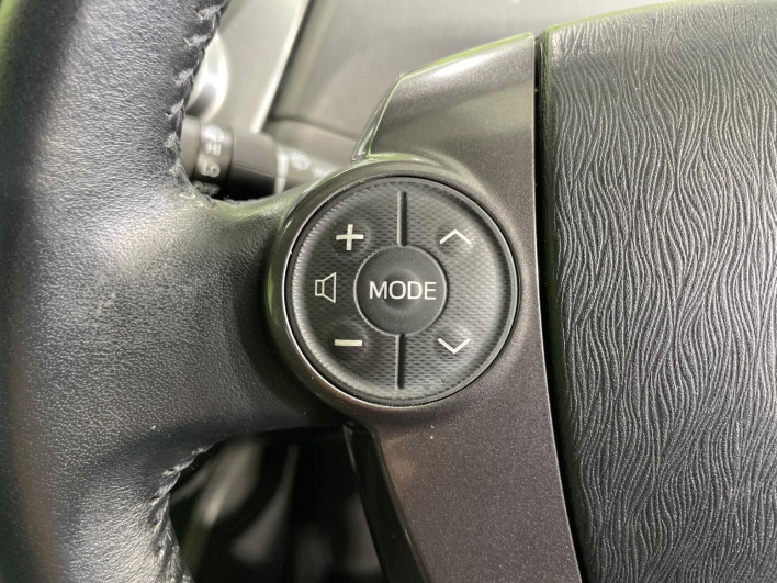 2014 Toyota Prius α DAA-ZVW41W (UW-6a1510274382c)[28]