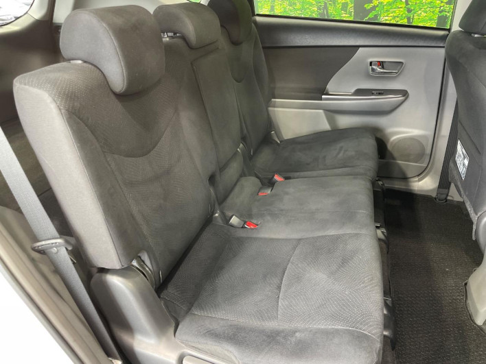 2014 Toyota Prius α DAA-ZVW41W (UW-6a1510274382c)[11]