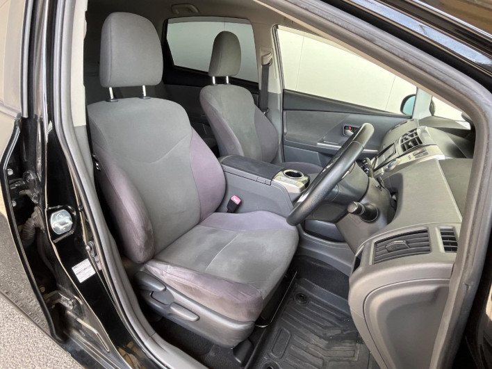 2013 Toyota Prius α DAA-ZVW41W (UW-6a151027b9d98)[14]