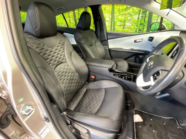 2017 Toyota Prius PHV DLA-ZVW52 (UW-6a15102c68aa1)[24]
