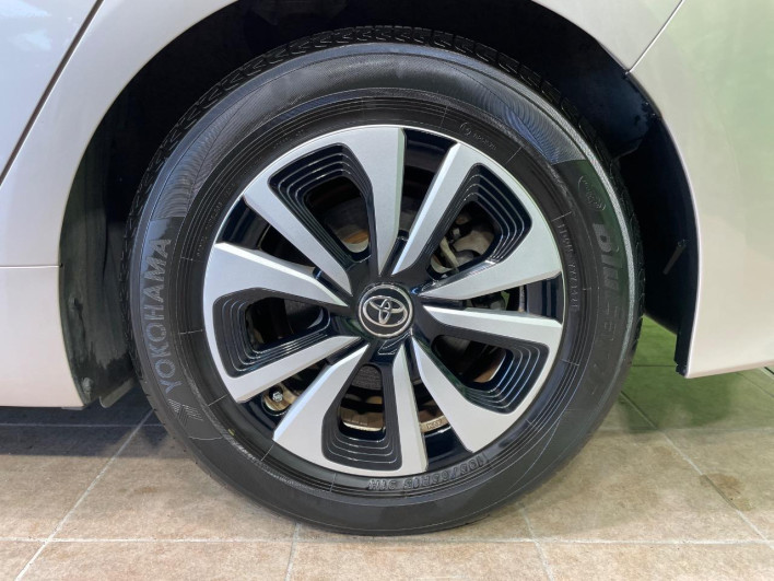 2017 Toyota Prius PHV DLA-ZVW52 (UW-6a15102c68aa1)[10]