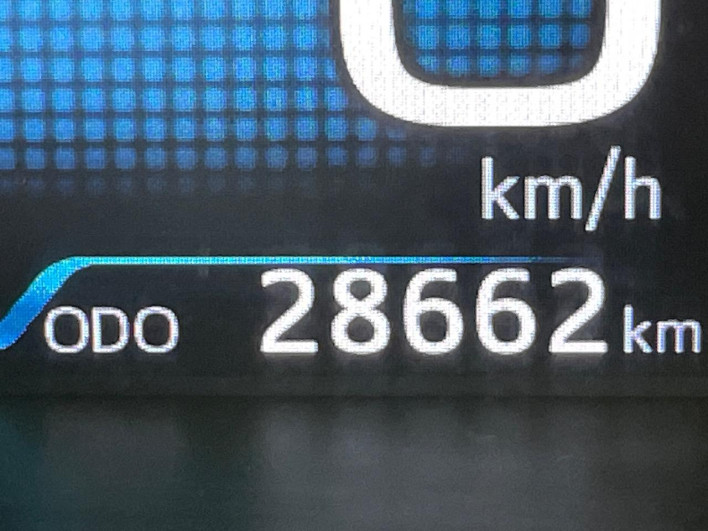 2017 Toyota Prius PHV DLA-ZVW52 (UW-6a15102c68aa1)[2]