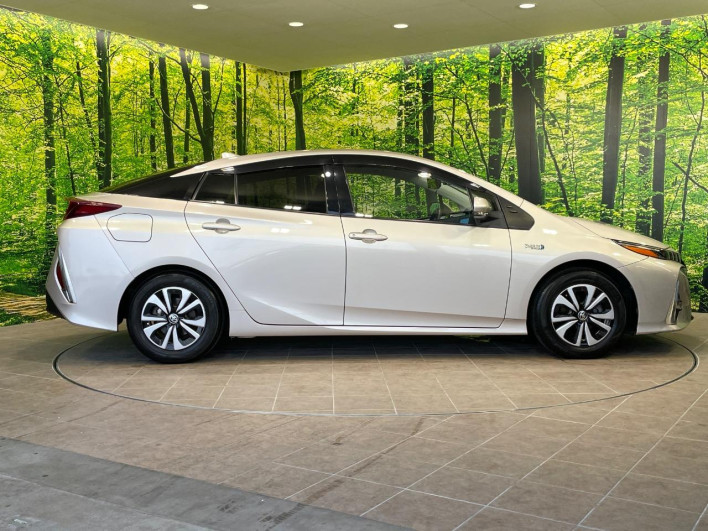 2017 Toyota Prius PHV DLA-ZVW52 (UW-6a15102c68aa1)[23]