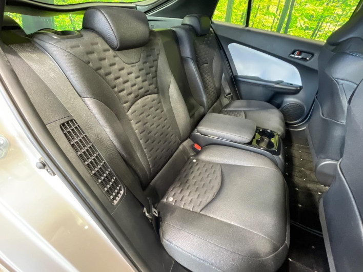 2017 Toyota Prius PHV DLA-ZVW52 (UW-6a15102c68aa1)[26]