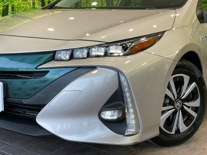 2017 Toyota Prius PHV DLA-ZVW52 (UW-6a15102c68aa1)[17]