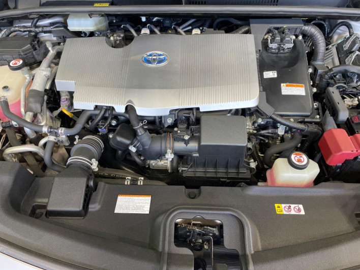 2017 Toyota Prius PHV DLA-ZVW52 (UW-6a15102c68aa1)[7]