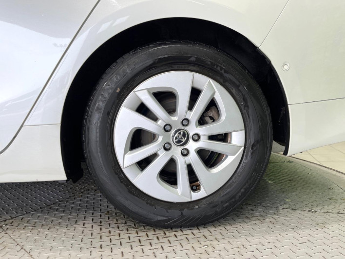 2017 Toyota Prius DAA-ZVW55 (UW-6a15102e2a764)[22]