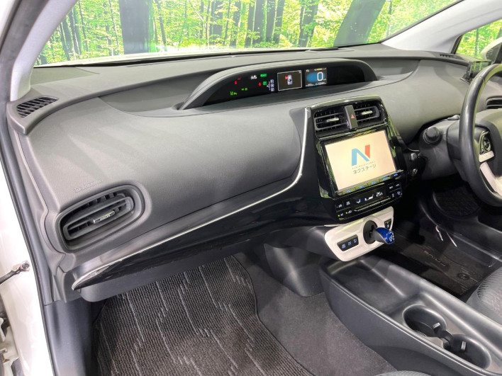 2017 Toyota Prius DAA-ZVW55 (UW-6a15102e2a764)[25]
