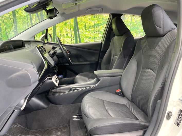 2017 Toyota Prius DAA-ZVW55 (UW-6a15102e2a764)[26]