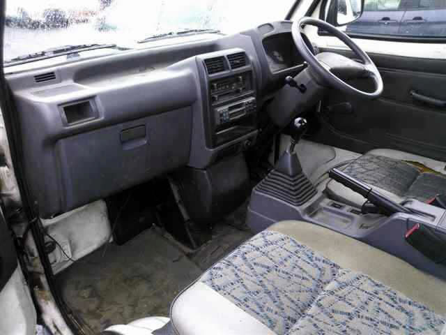 1997 Mitsubishi Minicab Truck U42T (UW-6a155d41109d1)[4]