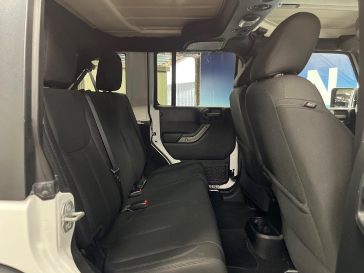2018 Chrysler Jeep Wrangler Unlimited ABA-JK36LR (UW-6a165f895b81a)[25]