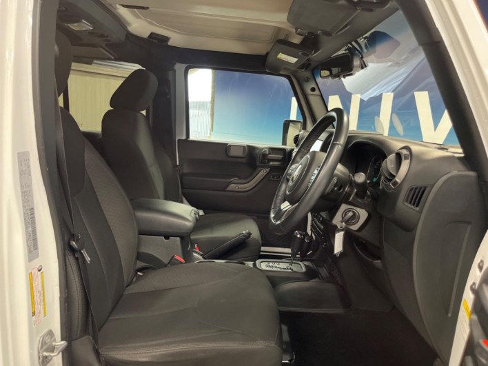 2018 Chrysler Jeep Wrangler Unlimited ABA-JK36LR (UW-6a165f895b81a)[19]