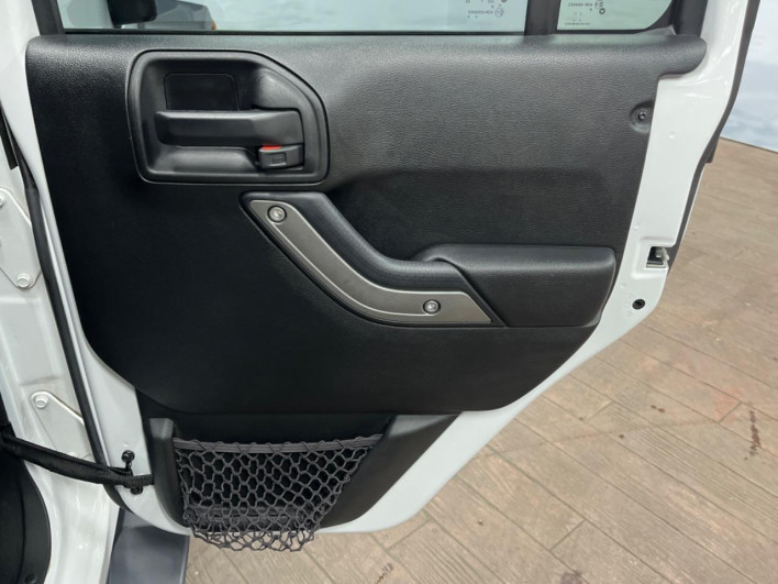 2018 Chrysler Jeep Wrangler Unlimited ABA-JK36LR (UW-6a165f895b81a)[27]