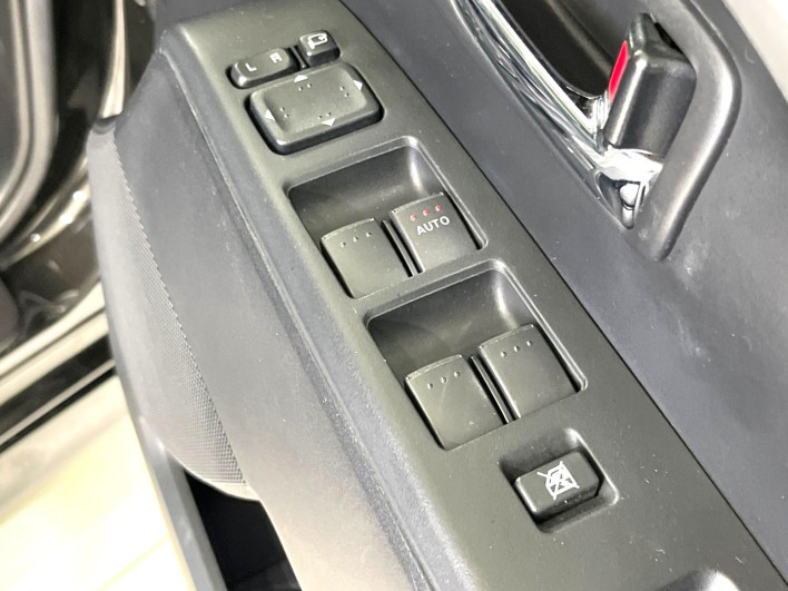 2013 Nissan La Festa DBA-CWEAWN (UW-6a165fe55049e)[29]