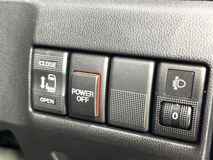 2013 Nissan La Festa DBA-CWEAWN (UW-6a165fe55049e)[5]