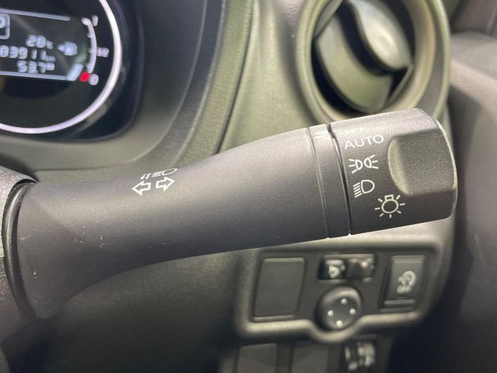 2013 Nissan Note DBA-E12 (UW-6a165ff12a833)[24]