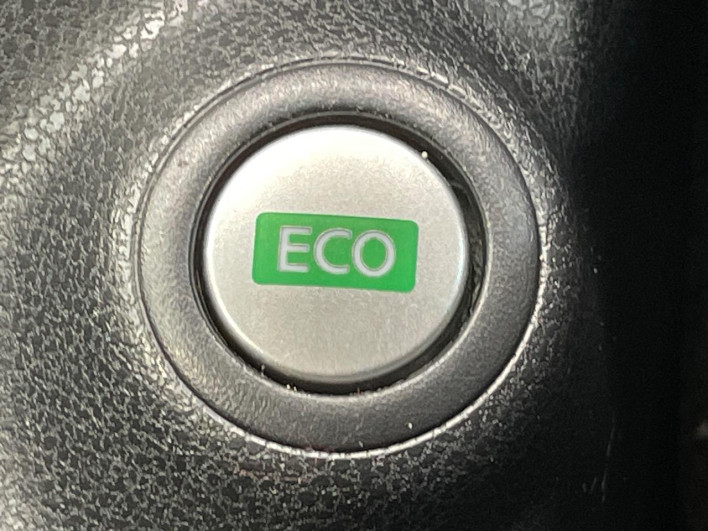 2013 Nissan Note DBA-E12 (UW-6a165ff12a833)[17]