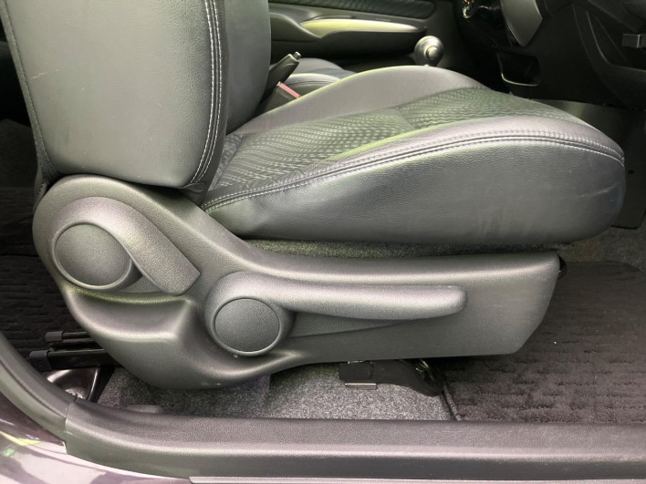 2013 Nissan Note DBA-E12 (UW-6a165ff22f3d4)[17]