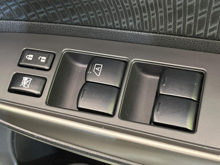 2013 Nissan Note DBA-E12 (UW-6a165ff22f3d4)[16]