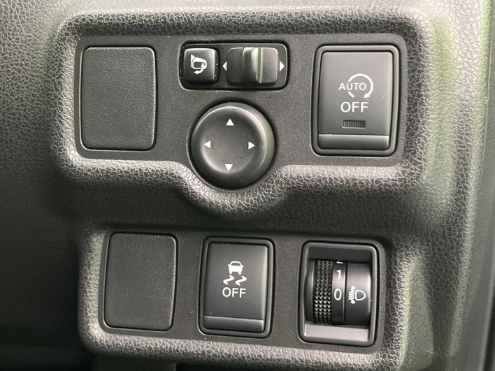 2013 Nissan Note DBA-E12 (UW-6a165ff22f3d4)[18]