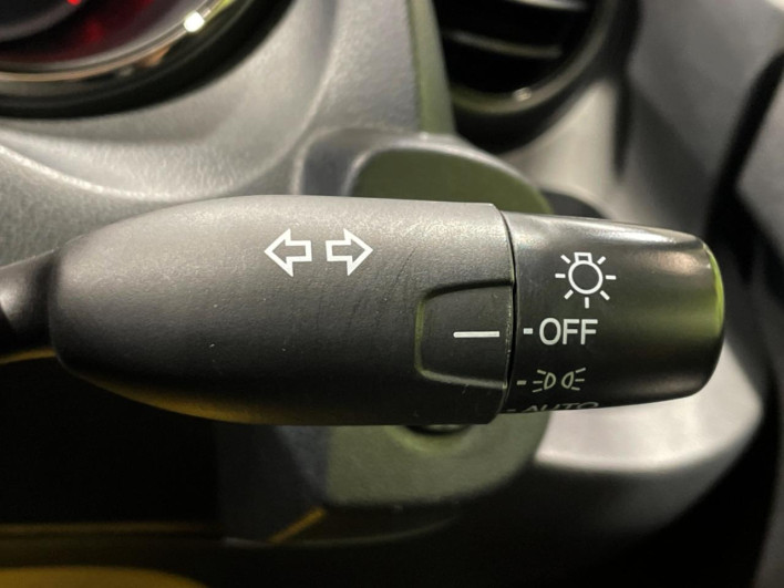 2013 Honda Fit DBA-GE6 (UW-6a16600983d56)[22]