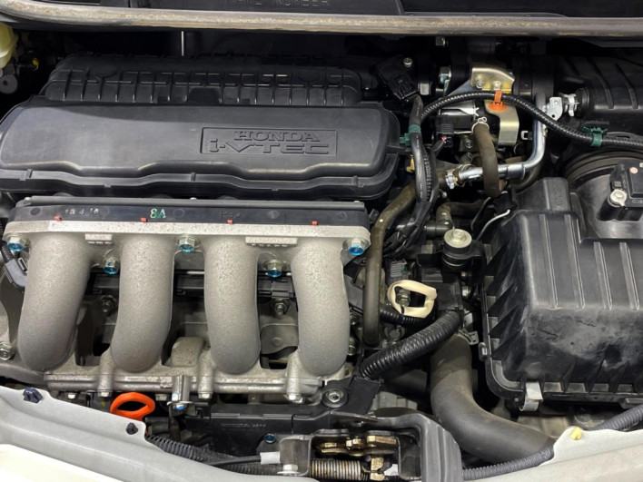 2013 Honda Fit DBA-GE6 (UW-6a16600983d56)[8]