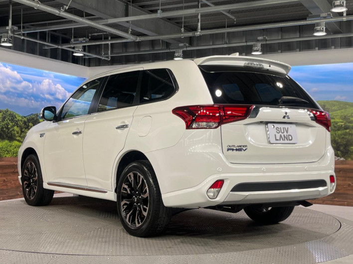 2016 Mitsubishi OUTLANDER PHEV DLA-GG2W (UW-6a166011189a6)[14]