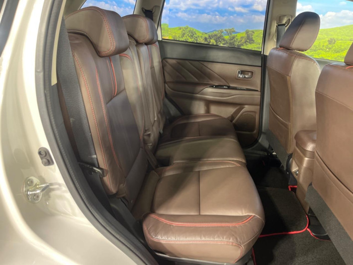 2016 Mitsubishi OUTLANDER PHEV DLA-GG2W (UW-6a166011189a6)[28]