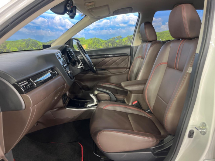 2016 Mitsubishi OUTLANDER PHEV DLA-GG2W (UW-6a166011189a6)[13]