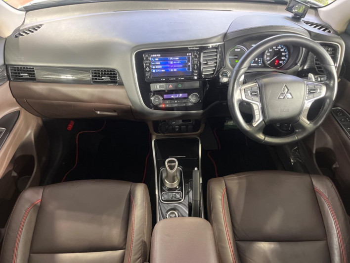 2016 Mitsubishi OUTLANDER PHEV DLA-GG2W (UW-6a166011189a6)[25]