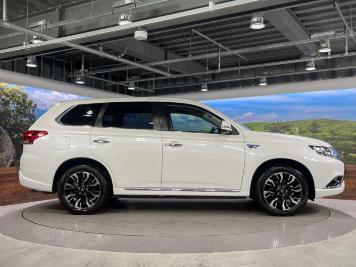2016 Mitsubishi OUTLANDER PHEV DLA-GG2W (UW-6a166011189a6)[27]