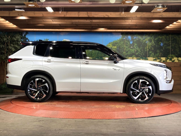 2022 Mitsubishi OUTLANDER PHEV 5LA-GN0W (UW-6a1660155a1e5)[16]