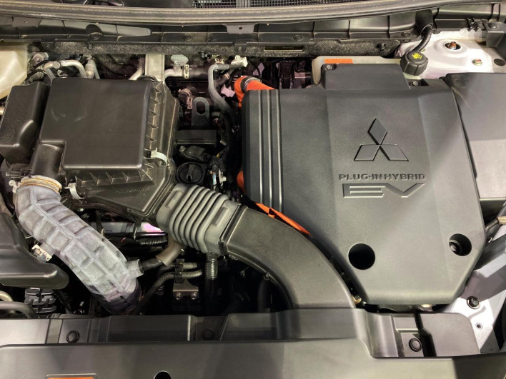 2022 Mitsubishi OUTLANDER PHEV 5LA-GN0W (UW-6a1660155a1e5)[6]