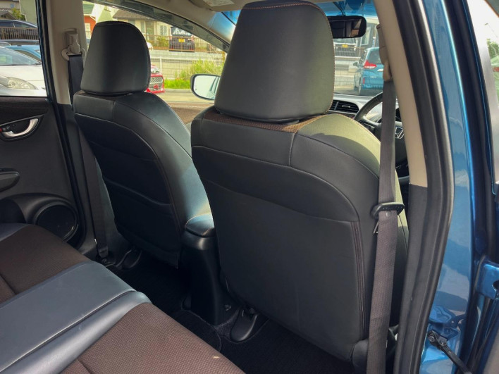 2012 Honda Fit Shuttle Hybrid DAA-GP2 (UW-6a166016976c3)[20]