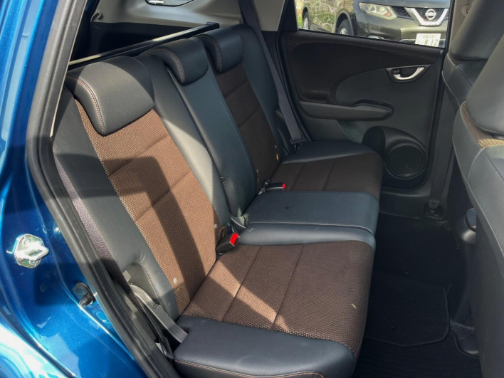 2012 Honda Fit Shuttle Hybrid DAA-GP2 (UW-6a166016976c3)[19]