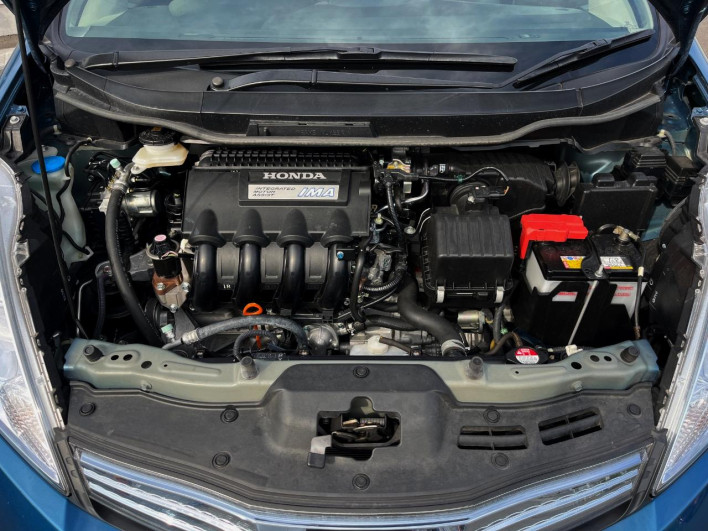 2012 Honda Fit Shuttle Hybrid DAA-GP2 (UW-6a166016976c3)[4]