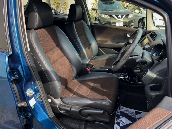 2012 Honda Fit Shuttle Hybrid DAA-GP2 (UW-6a166016976c3)[17]