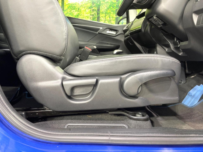 2013 Honda Fit Hybrid DAA-GP5 (UW-6a166017bed2b)[24]