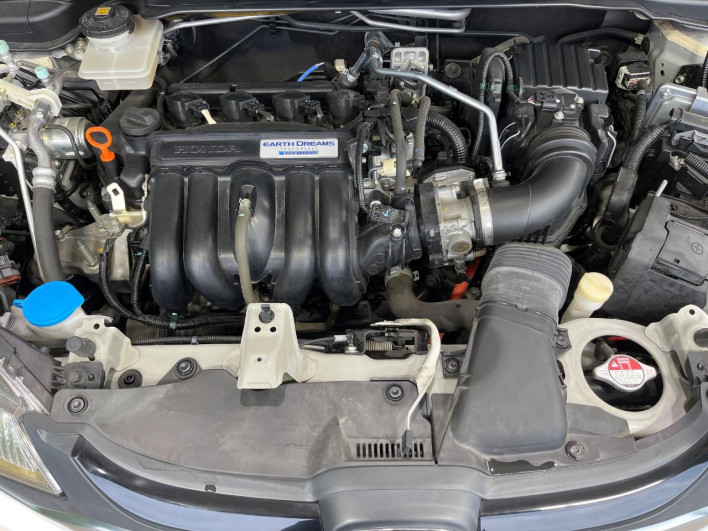 2014 Honda Fit Hybrid DAA-GP5 (UW-6a166018803d8)[4]