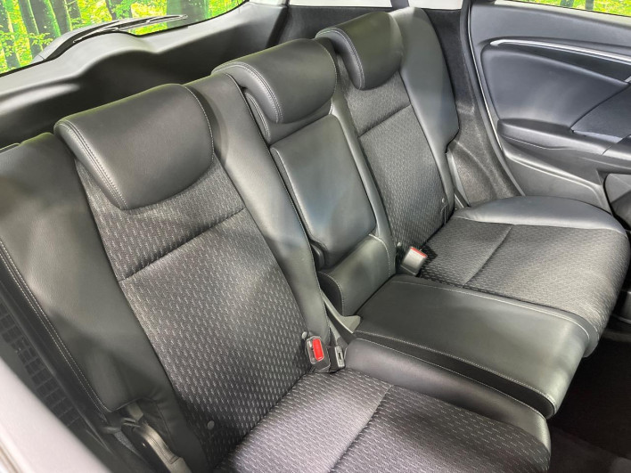 2014 Honda Fit Hybrid DAA-GP5 (UW-6a166018803d8)[23]