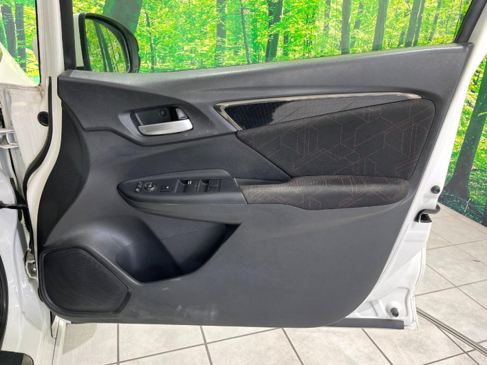 2014 Honda Fit Hybrid DAA-GP5 (UW-6a166018e9873)[29]