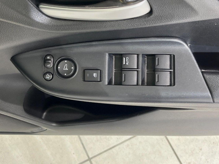 2015 Honda Fit Hybrid DAA-GP5 (UW-6a16601a26517)[19]
