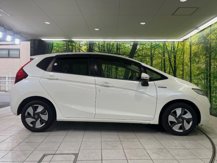 2015 Honda Fit Hybrid DAA-GP5 (UW-6a16601a26517)[4]