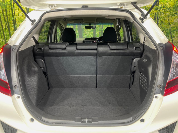 2015 Honda Fit Hybrid DAA-GP5 (UW-6a16601a26517)[11]