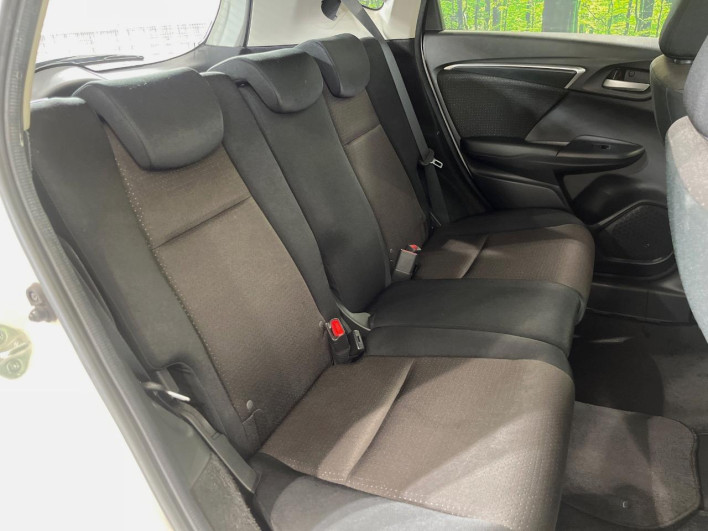 2015 Honda Fit Hybrid DAA-GP5 (UW-6a16601a26517)[15]