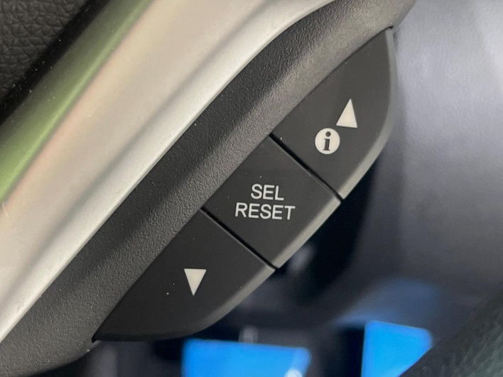 2015 Honda Fit Hybrid DAA-GP5 (UW-6a16601a26517)[28]