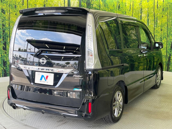 2013 Nissan Serena DAA-HC26 (UW-6a16602bf2939)[10]