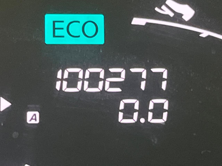 2013 Nissan Serena DAA-HC26 (UW-6a16602bf2939)[2]